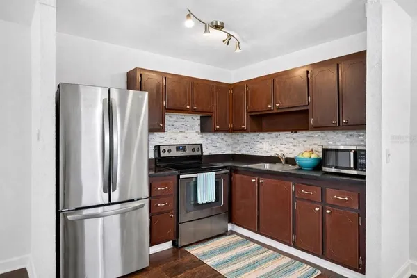 $1,400 | 1801 Bedford Lane, Unit 27, Sun City Center, FL 33573