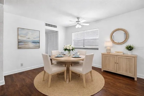 $1,400 | 1801 Bedford Lane, Unit 27, Sun City Center, FL 33573