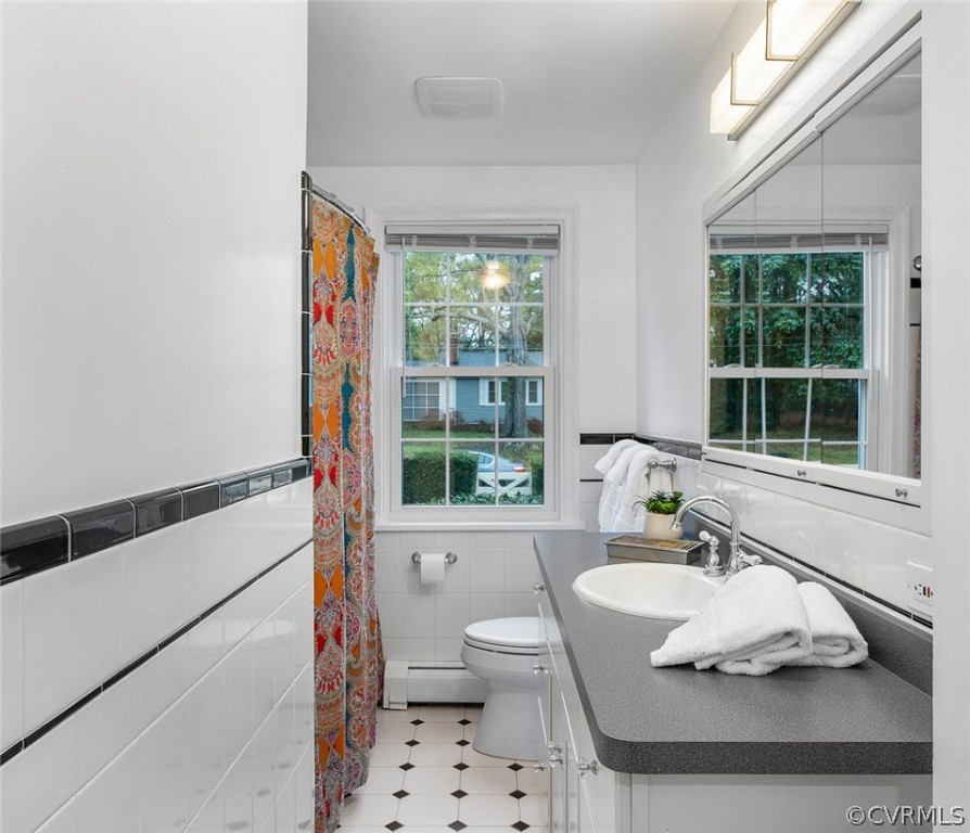 1 David Drive Henrico, VA 23229 - Photo 19 of 35 a living room with furniture and a large window