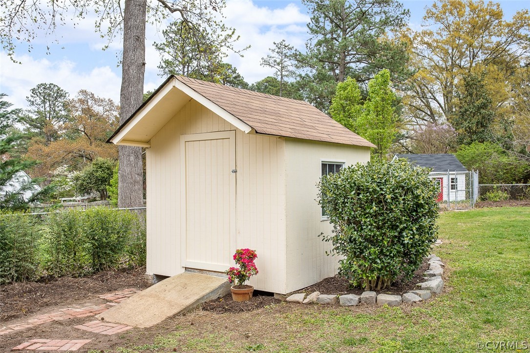 1 David Drive Henrico, VA 23229 - Photo 33 of 35 a backyard of a house with potted plants