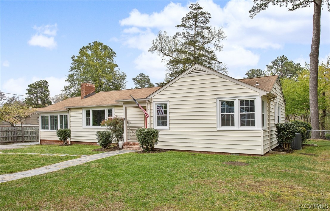 1 David Drive Henrico, VA 23229 - Photo 34 of 35 a front view of a house with a garden