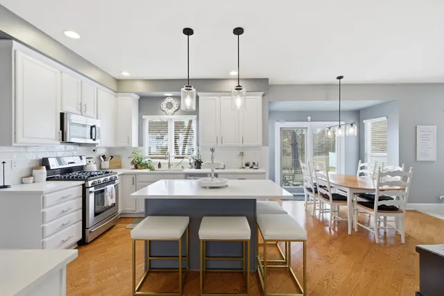 $550,000 | 1196 Fieldstone Drive, Crystal Lake, IL 60014