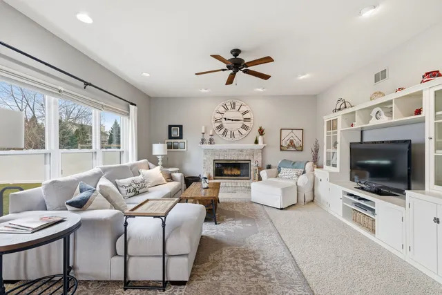 $550,000 | 1196 Fieldstone Drive, Crystal Lake, IL 60014