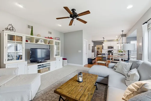 $550,000 | 1196 Fieldstone Drive, Crystal Lake, IL 60014