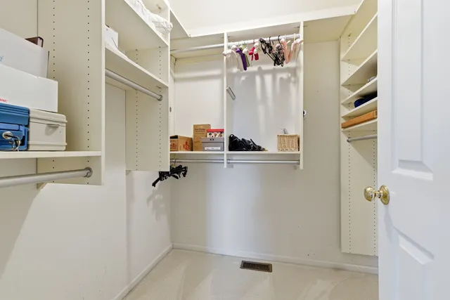 $550,000 | 1196 Fieldstone Drive, Crystal Lake, IL 60014