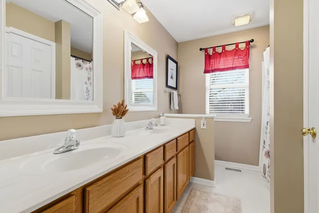 $550,000 | 1196 Fieldstone Drive, Crystal Lake, IL 60014