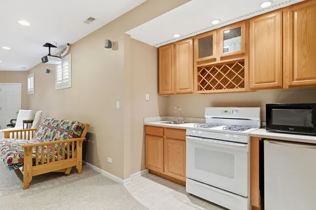 $550,000 | 1196 Fieldstone Drive, Crystal Lake, IL 60014