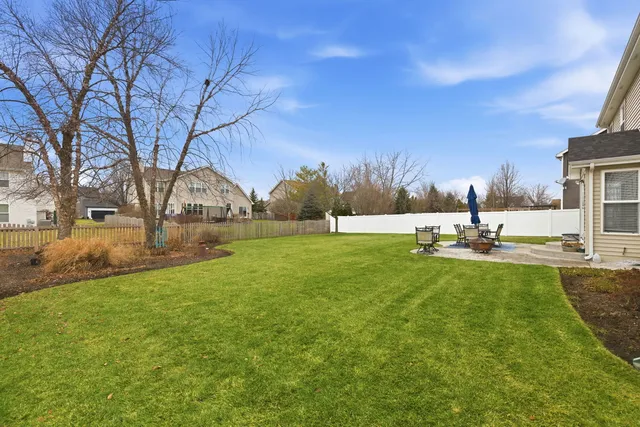 $550,000 | 1196 Fieldstone Drive, Crystal Lake, IL 60014