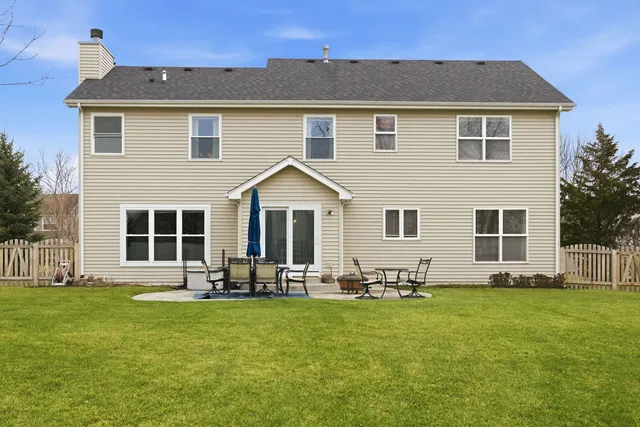 $550,000 | 1196 Fieldstone Drive, Crystal Lake, IL 60014