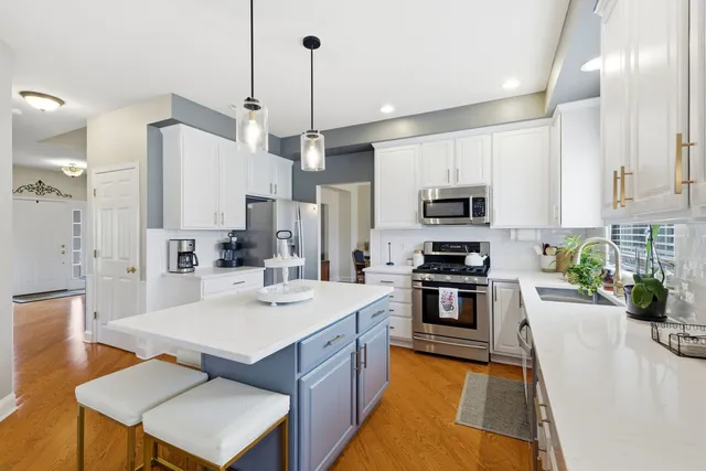 $550,000 | 1196 Fieldstone Drive, Crystal Lake, IL 60014