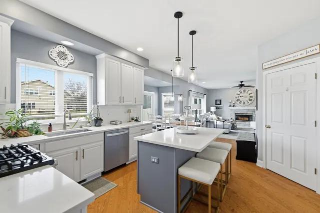 $550,000 | 1196 Fieldstone Drive, Crystal Lake, IL 60014