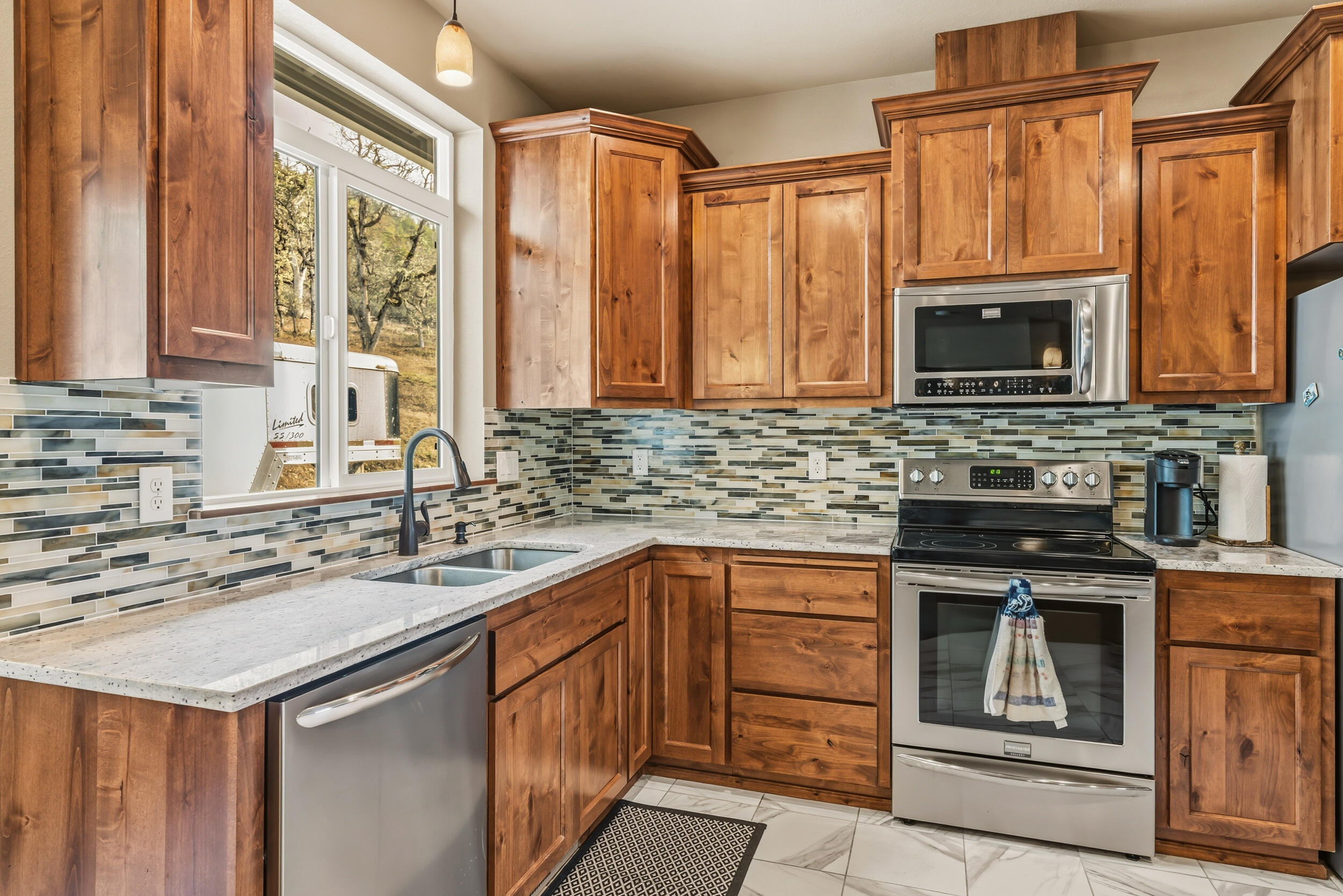 12594 McNeil Creek Road Trail, OR 97541 - Photo 8 of 43 Kitchen