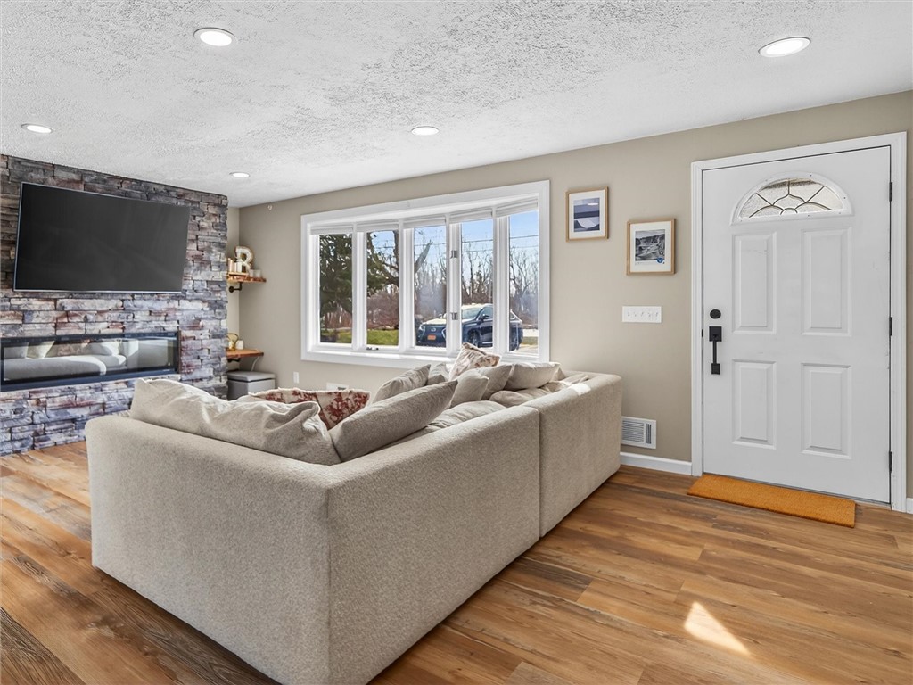 320 Parma Center Road Parma, NY 14468 - Photo 4 of 41