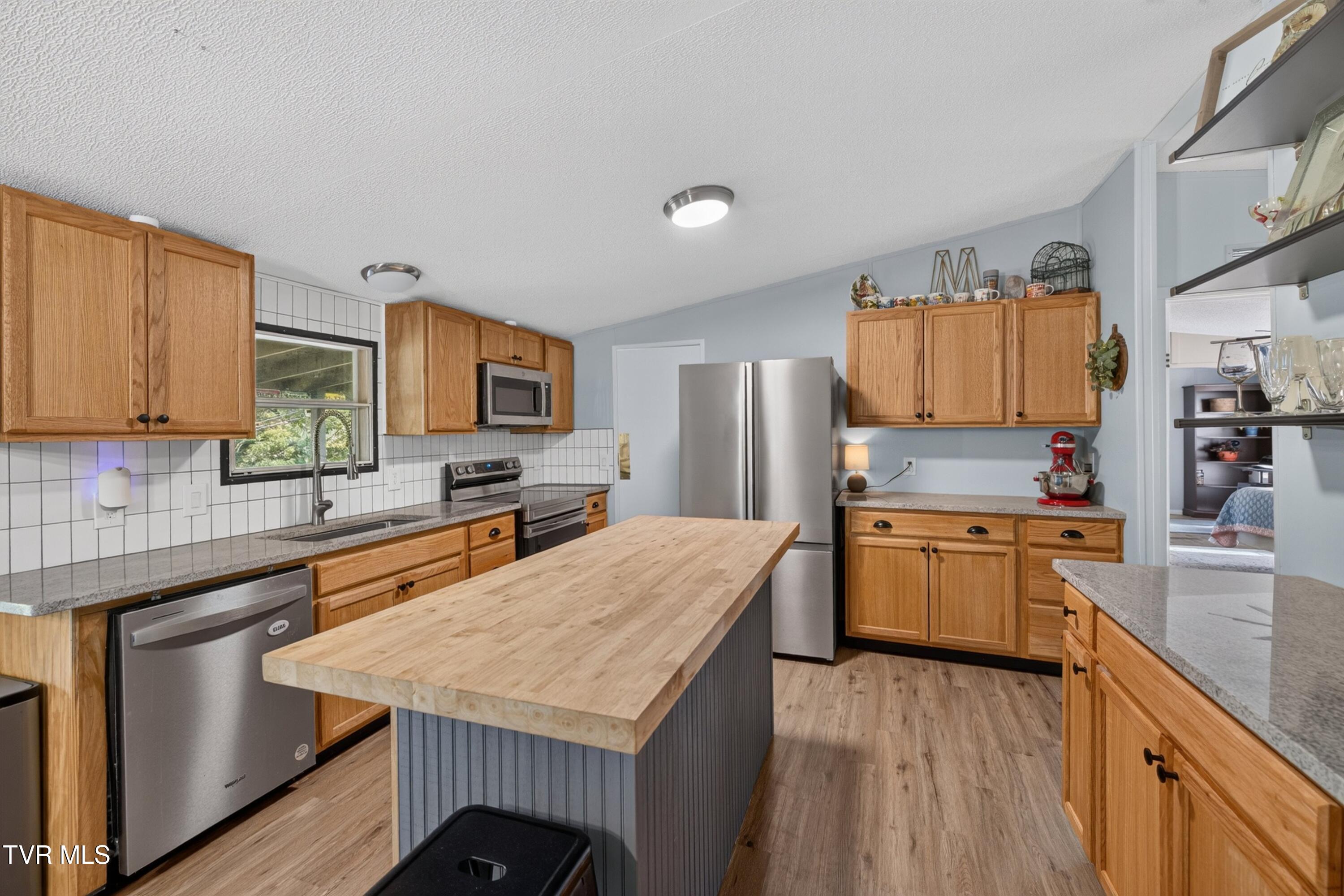 267 Pine Ridge Road Clinton, TN 37716 - Photo 14 of 37 011-267PineRidgeRoad-Clinton-TN-37716-SM