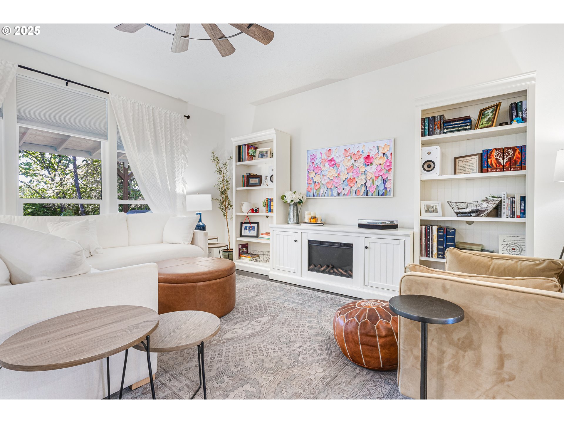 2432 Robbins Way Lebanon, OR 97355 - Photo 2 of 12