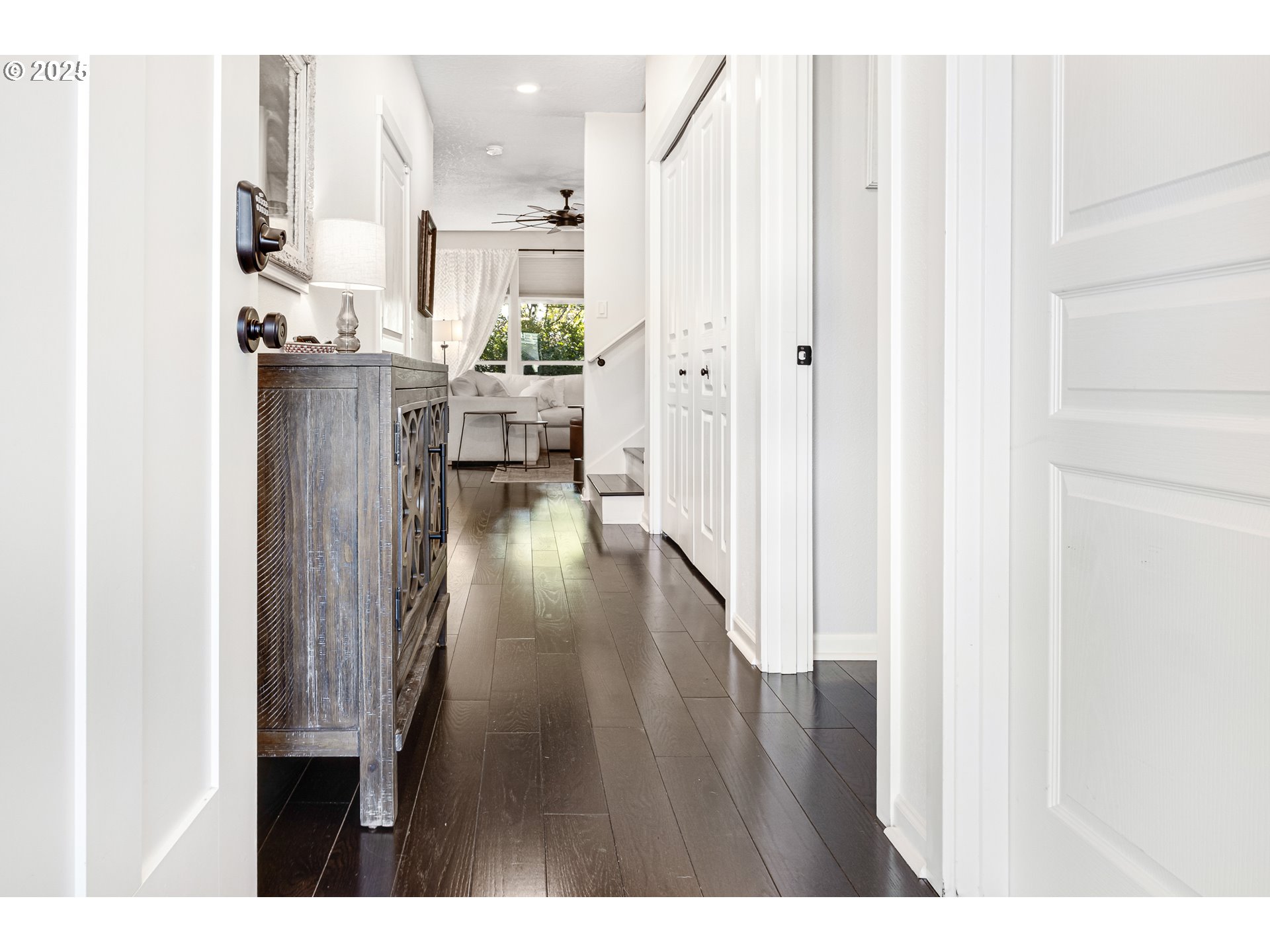 2432 Robbins Way Lebanon, OR 97355 - Photo 3 of 12