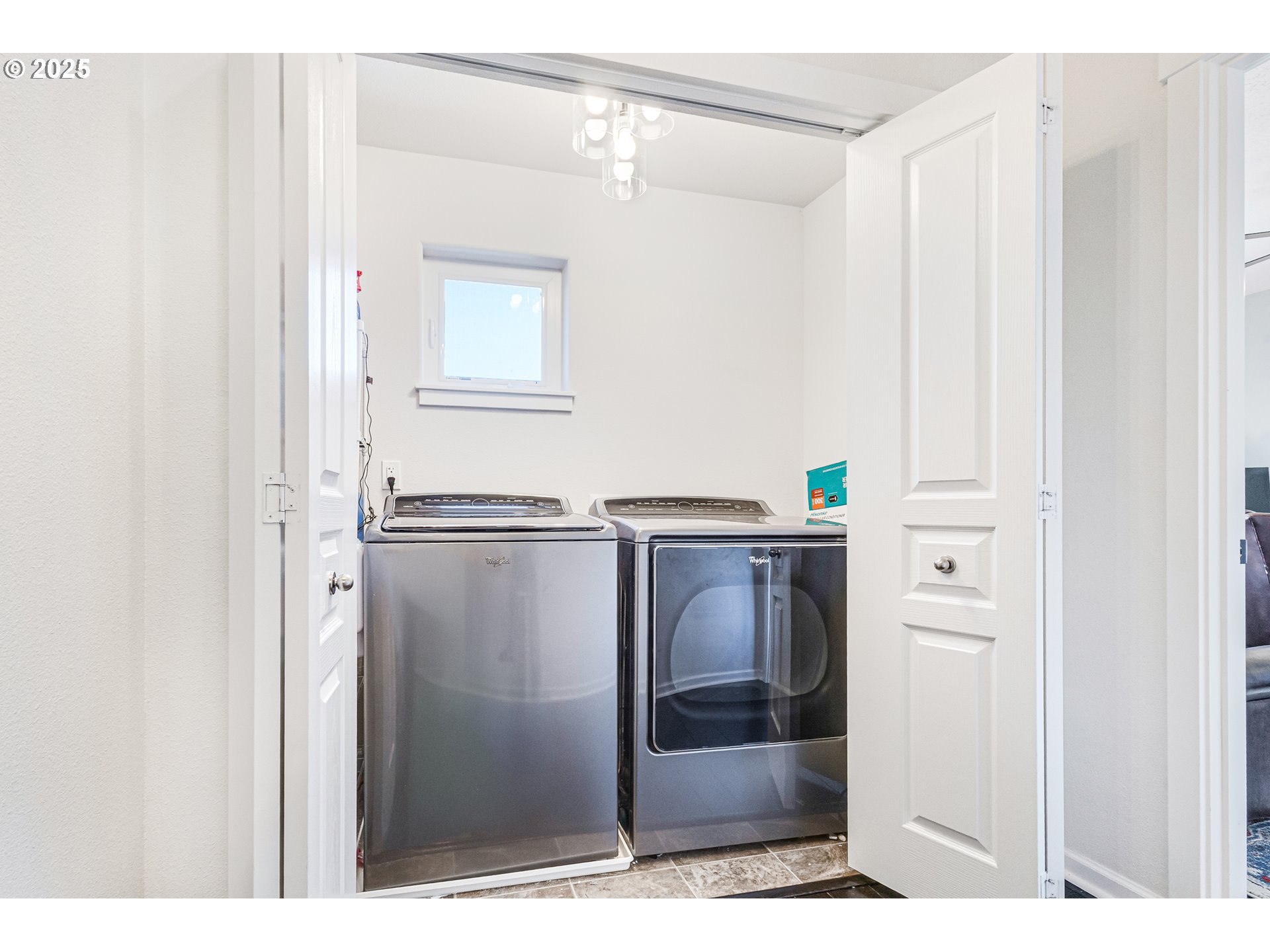 2432 Robbins Way Lebanon, OR 97355 - Photo 6 of 12