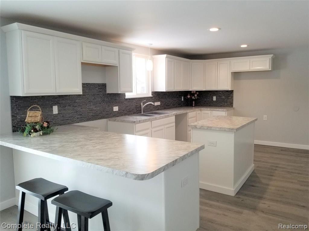 4447 East Carpenter Road Flint, MI 48506 - Photo 7 of 48