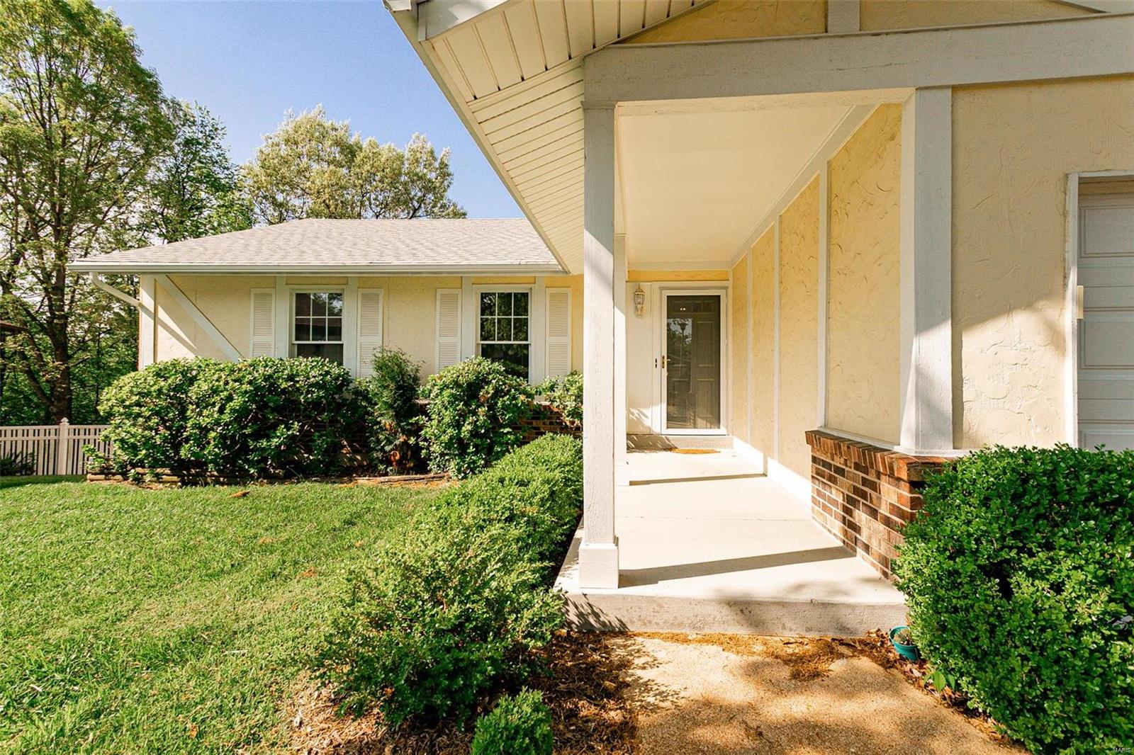 560 Red Bridge Court Ballwin, MO 63021 - Photo 2 of 43 Gallery Image 2