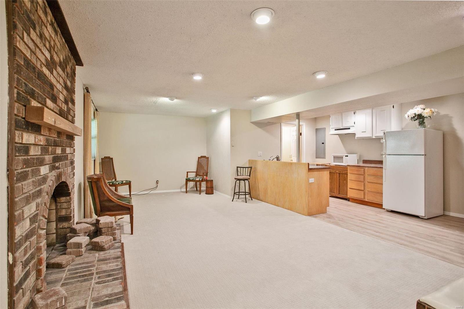 560 Red Bridge Court Ballwin, MO 63021 - Photo 24 of 43 Gallery Image 24