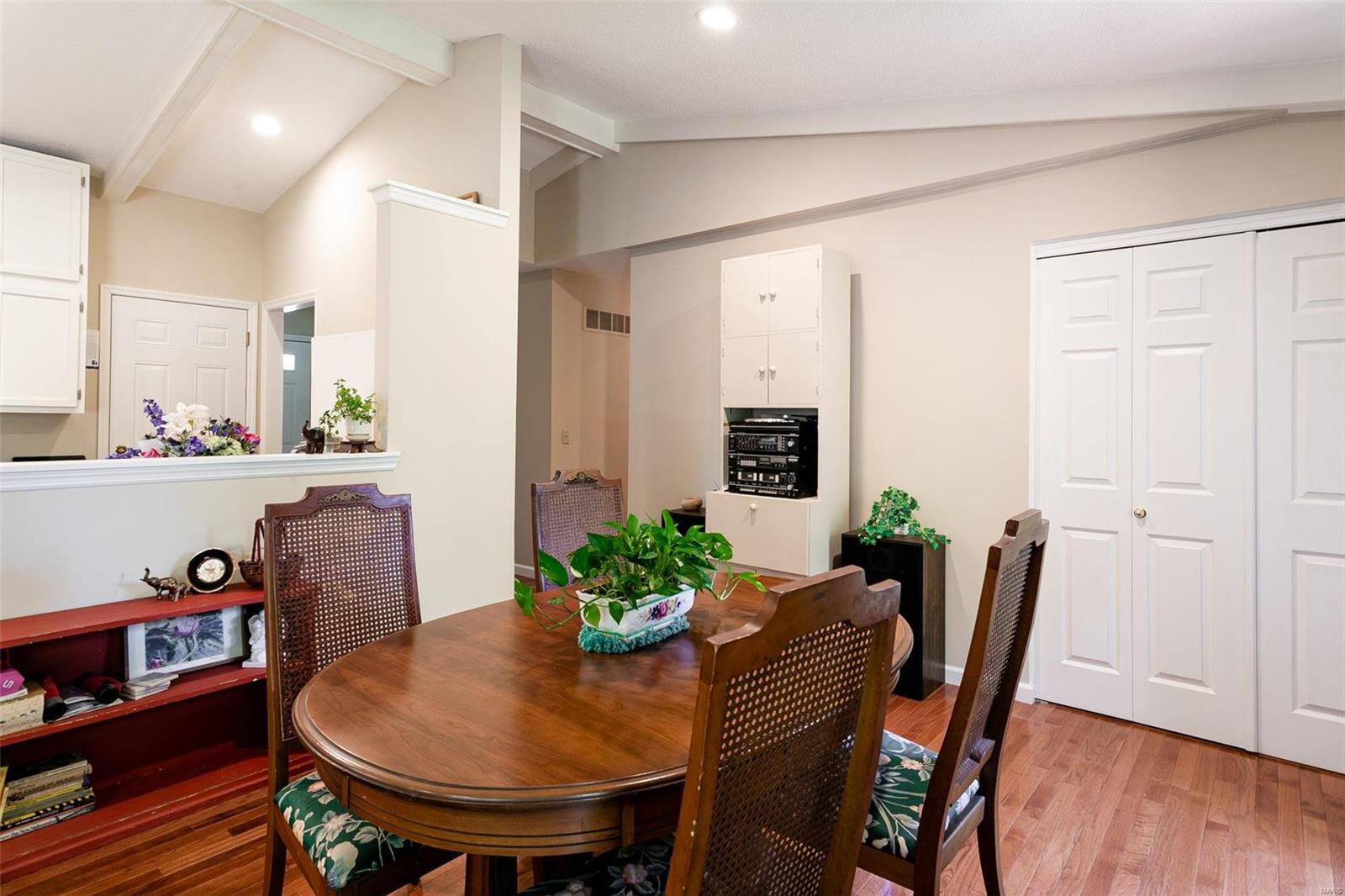 560 Red Bridge Court Ballwin, MO 63021 - Photo 4 of 43 Gallery Image 4