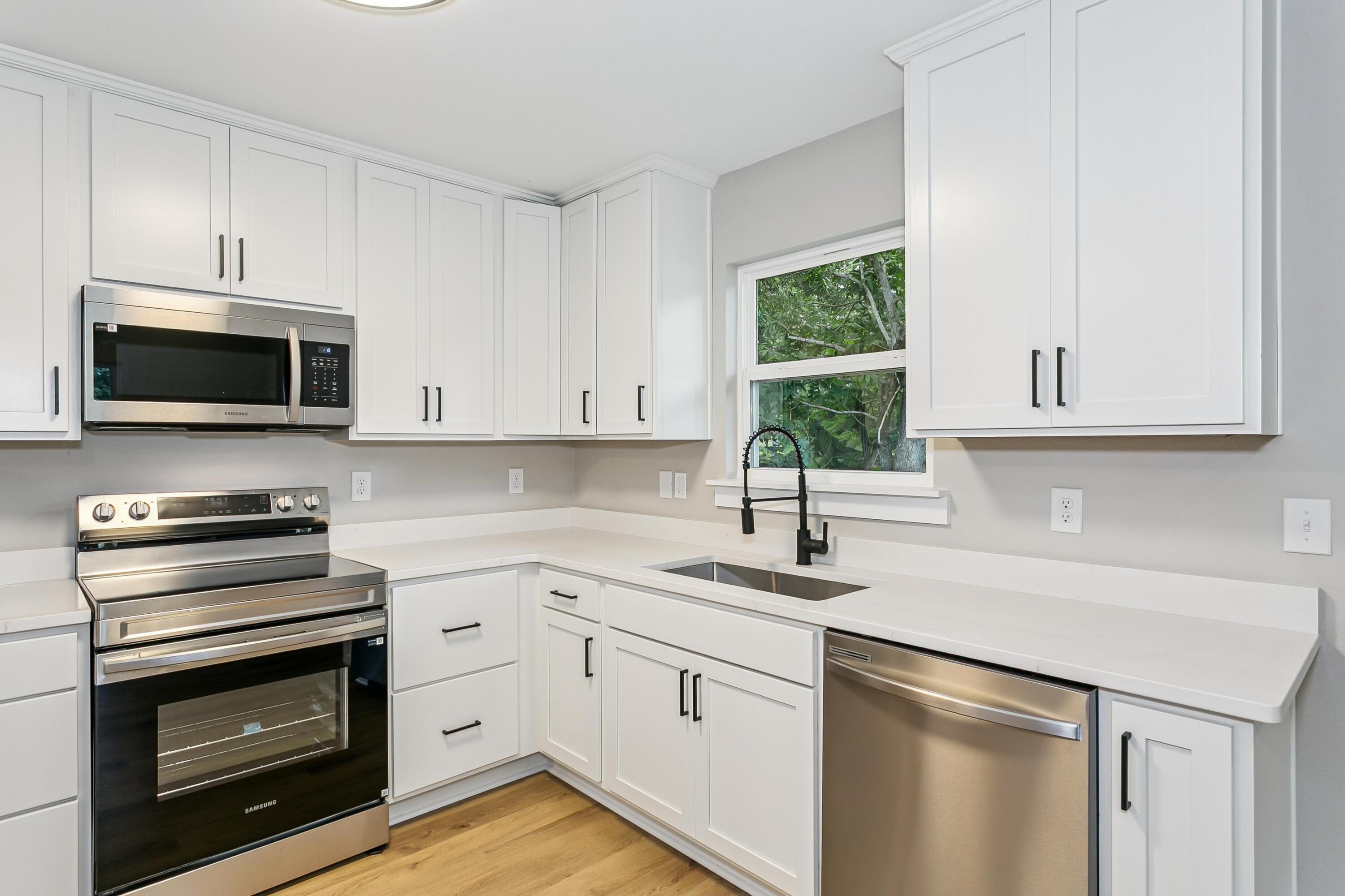 8090 3rd Street Laurel Hill, FL 32567 - Photo 10 of 34 Premium Quart Counters!