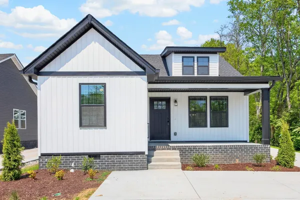 $2,200 | 206 Ross Avenue, Unit 110, Gallatin, TN 37066