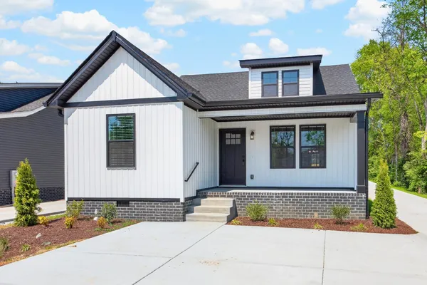 $2,200 | 206 Ross Avenue, Unit 110, Gallatin, TN 37066