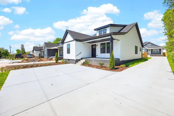 $2,200 | 206 Ross Avenue, Unit 110, Gallatin, TN 37066