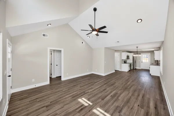 $2,200 | 206 Ross Avenue, Unit 110, Gallatin, TN 37066