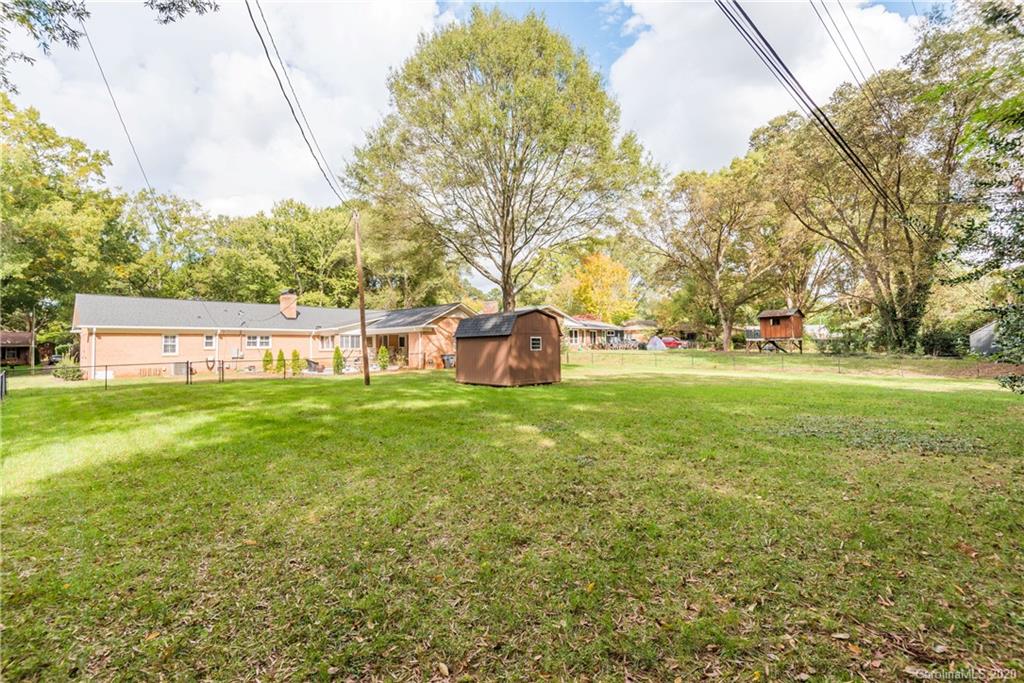 1001 Lansdowne Road Charlotte, NC 28270 - Photo 36 of 37 a view of garden