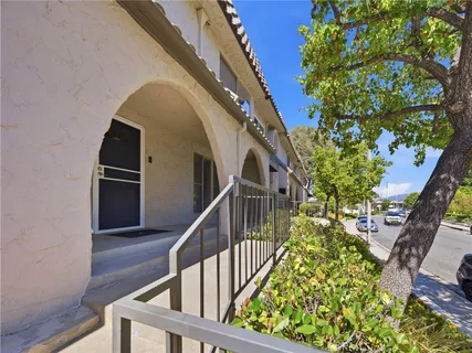 $589,000 | 24369 La Glorita Circle, Newhall, CA 91321