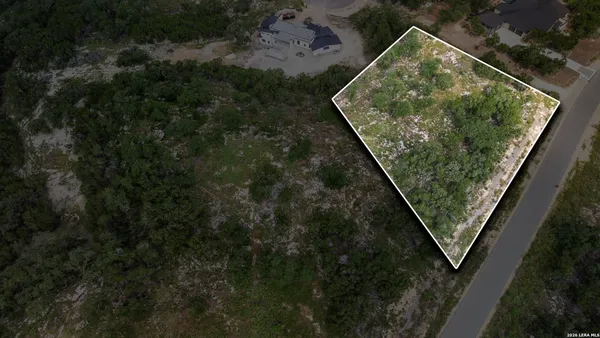 $390,000 | 1869 Paradise Drive, Canyon Lake, TX 78133