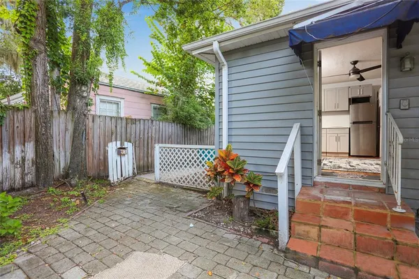 $1,200 | 322 East Kaley Street, Unit B, Orlando, FL 32806