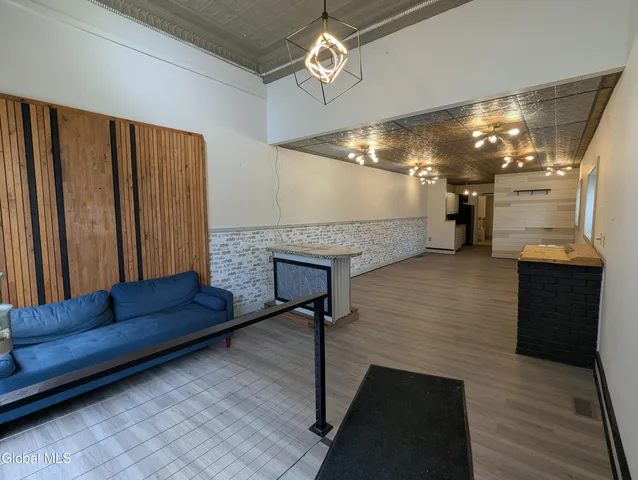 $2,100 | 140 Clinton Street, Unit A, Schenectady, NY 12305