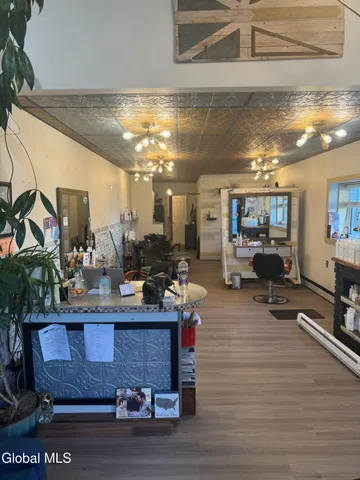 $2,100 | 140 Clinton Street, Unit A, Schenectady, NY 12305