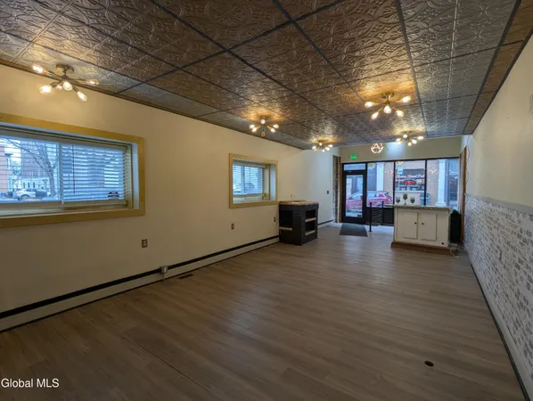 $1,600 | 140 Clinton Street, Unit A, Schenectady, NY 12305