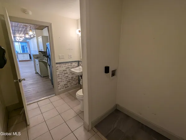 $1,600 | 140 Clinton Street, Unit A, Schenectady, NY 12305