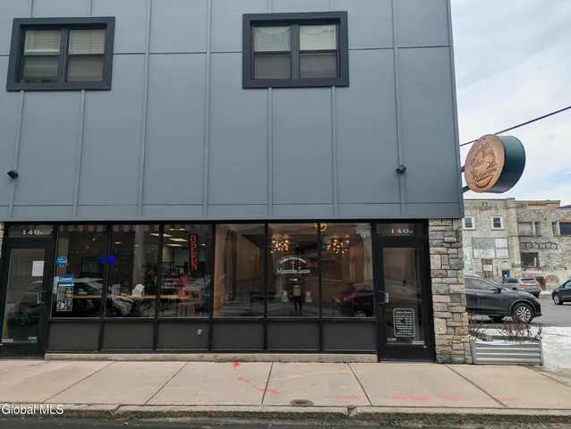 $2,000 | 140 Clinton Street, Unit A, Schenectady, NY 12305