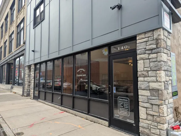 $1,600 | 140 Clinton Street, Unit A, Schenectady, NY 12305