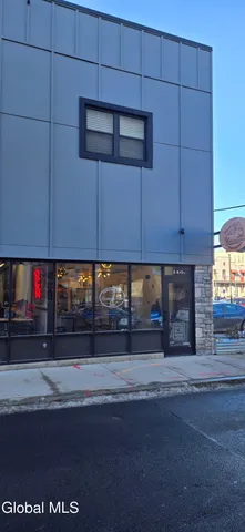 $2,100 | 140 Clinton Street, Unit A, Schenectady, NY 12305