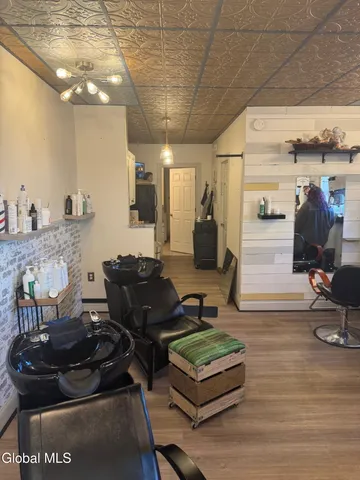 $2,100 | 140 Clinton Street, Unit A, Schenectady, NY 12305