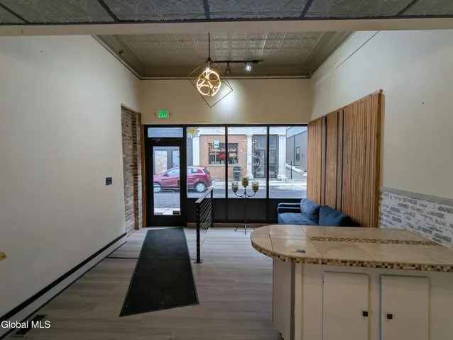 $2,100 | 140 Clinton Street, Unit A, Schenectady, NY 12305