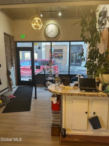 $2,100 | 140 Clinton Street, Unit A, Schenectady, NY 12305