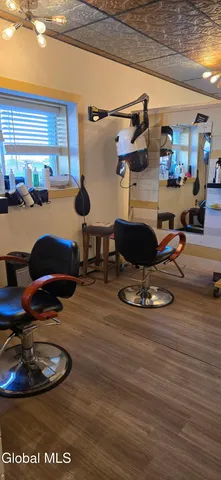 $2,100 | 140 Clinton Street, Unit A, Schenectady, NY 12305