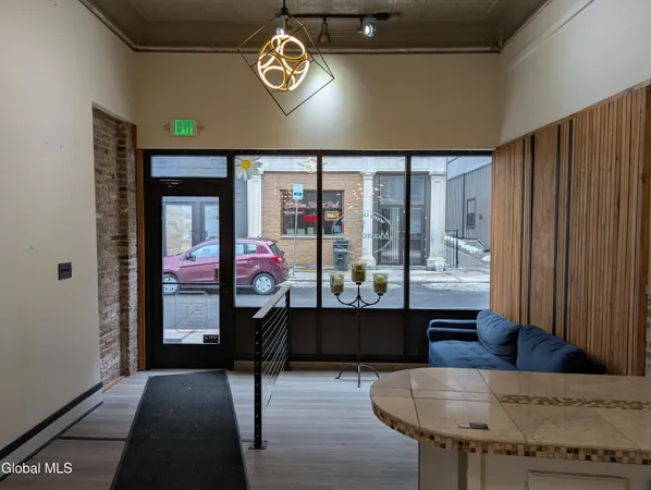 $1,600 | 140 Clinton Street, Unit A, Schenectady, NY 12305