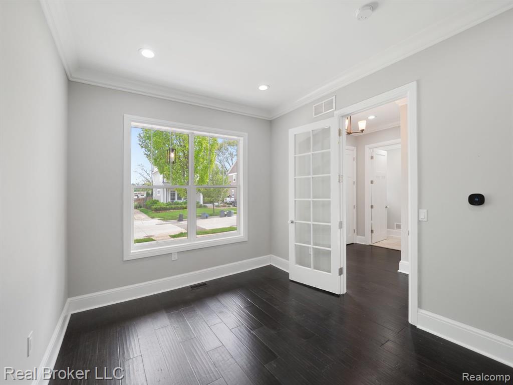 1695 Cole Street Birmingham, MI 48009 - Photo 13 of 39