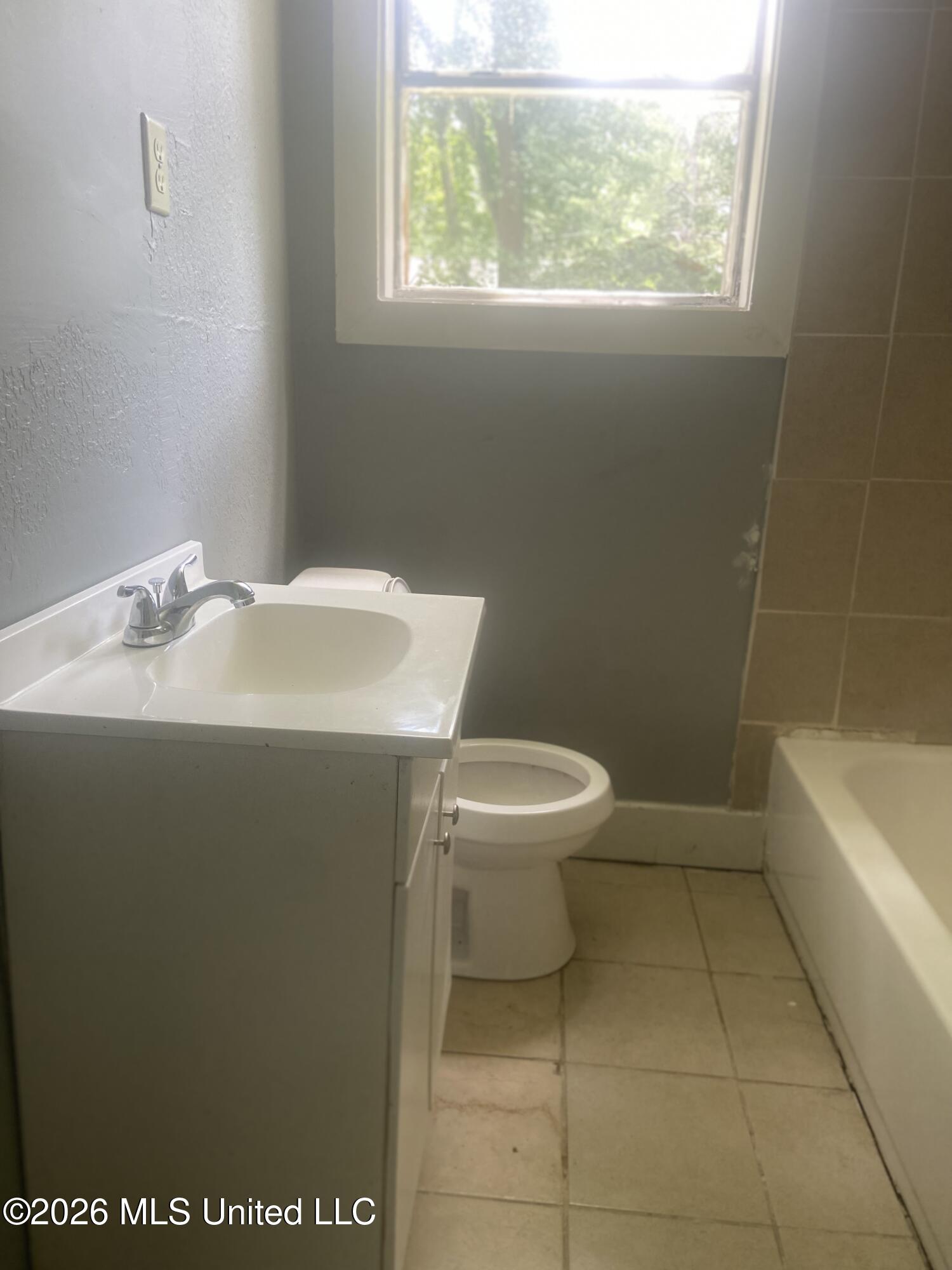 231 Donald Street Jackson, MS 39216 - Photo 8 of 13 231 Donald bath1