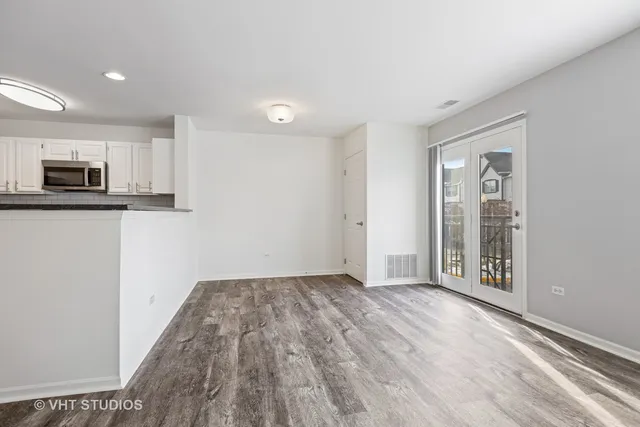 $3,163 | 398 Mozart Court, Unit 398, Wheaton, IL 60189