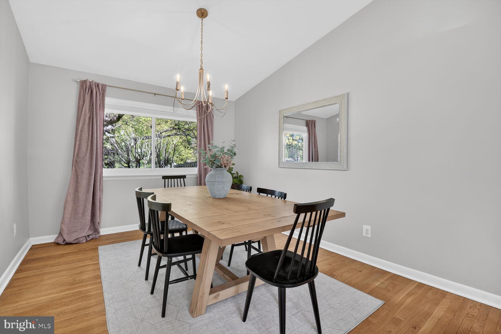 9900 Fernwood Road Bethesda, MD 20817 - Photo 9 of 39 nice sized dining room